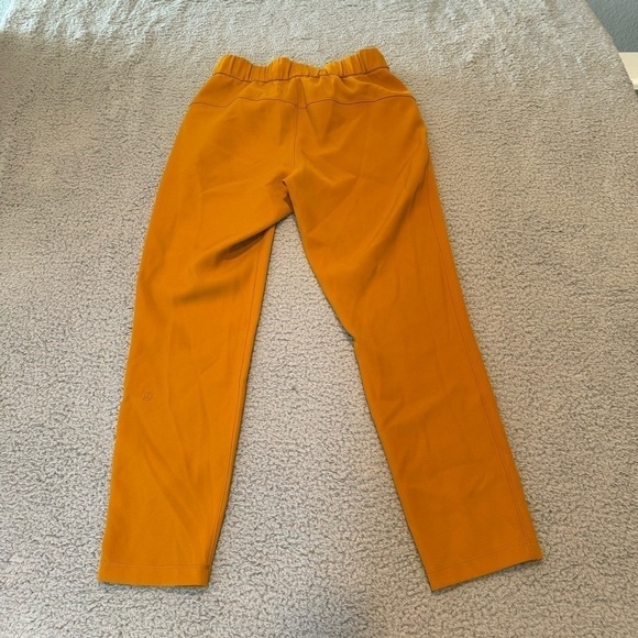 LULULEMON •4• On The Fly 7/8 Pants Woven Drawstring Yoga Fools Gold EXC COND - Picture 2 of 9